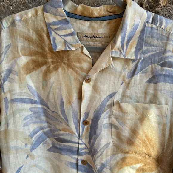 Tommy Bahama 100% linen original fit shirt. Size large - Picture 2 of 5